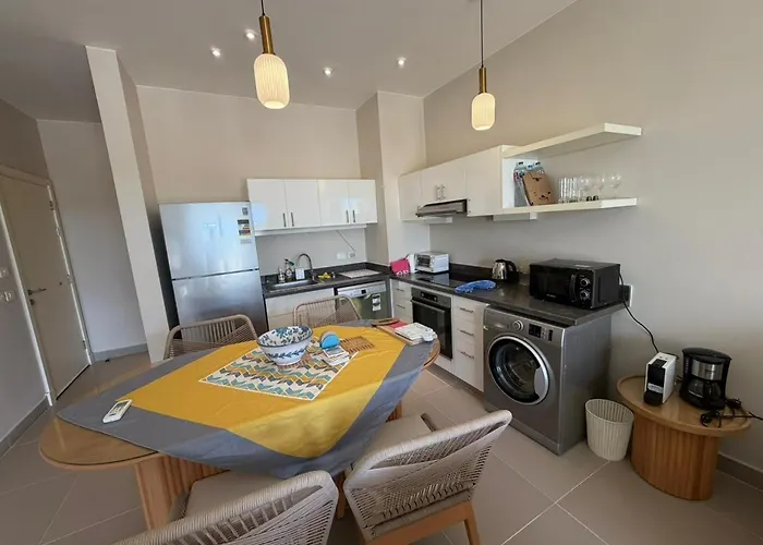 Cyan Elegant 3br Golf View Escape شقة