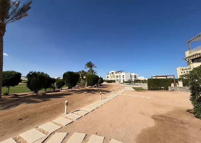 Cyan Elegant 3br Golf View Escape