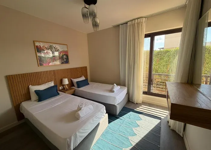 Cyan Elegant 3br Golf View Escape *
