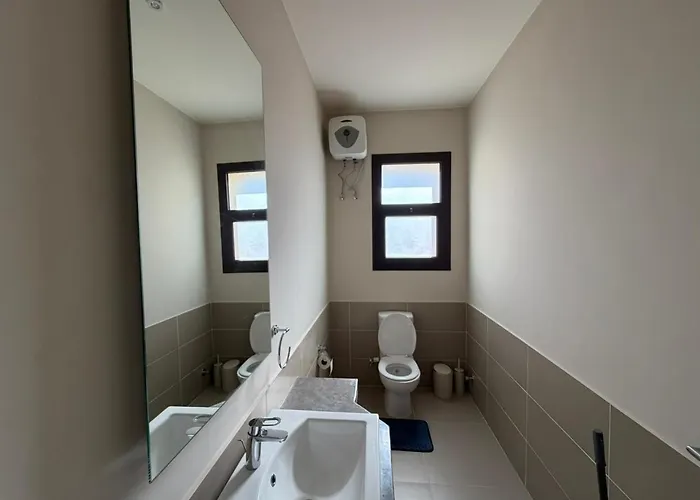 Cyan Elegant 3br Golf View Escape شقة
